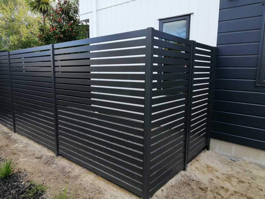 Custom Aluminium Privacy Screens Dubai Installation