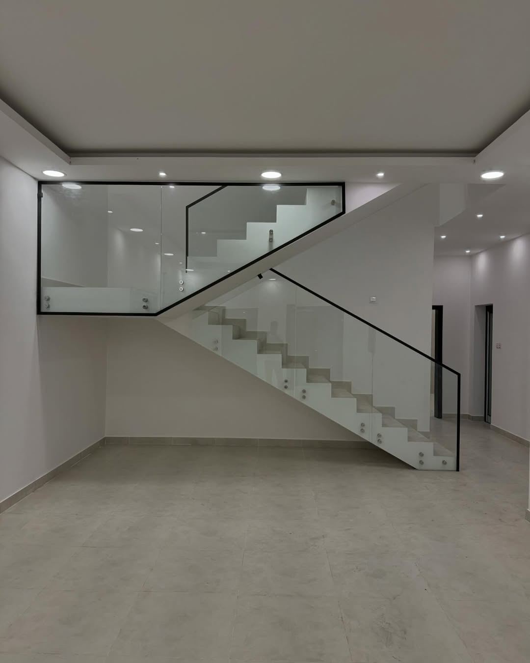 Modern Floating Stairs Aluminium Railing Dubai