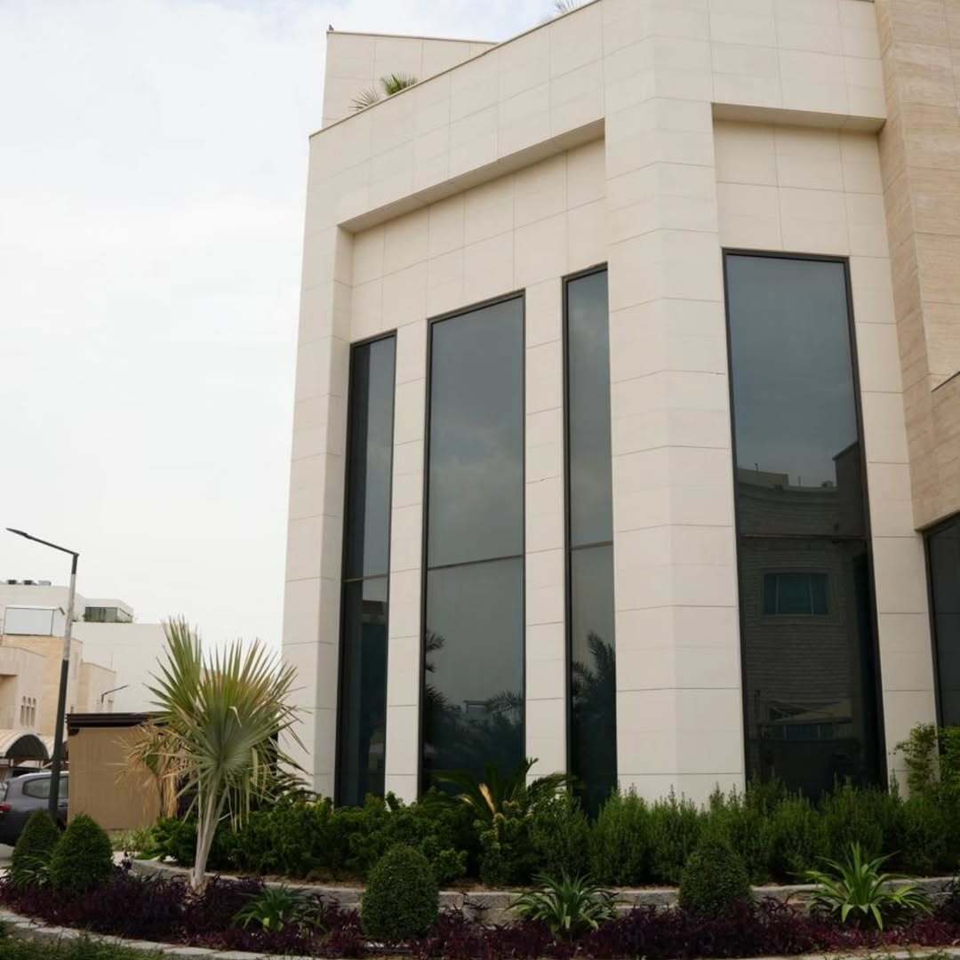 Dubai Glass Building Facade Curtain Wall Exterior