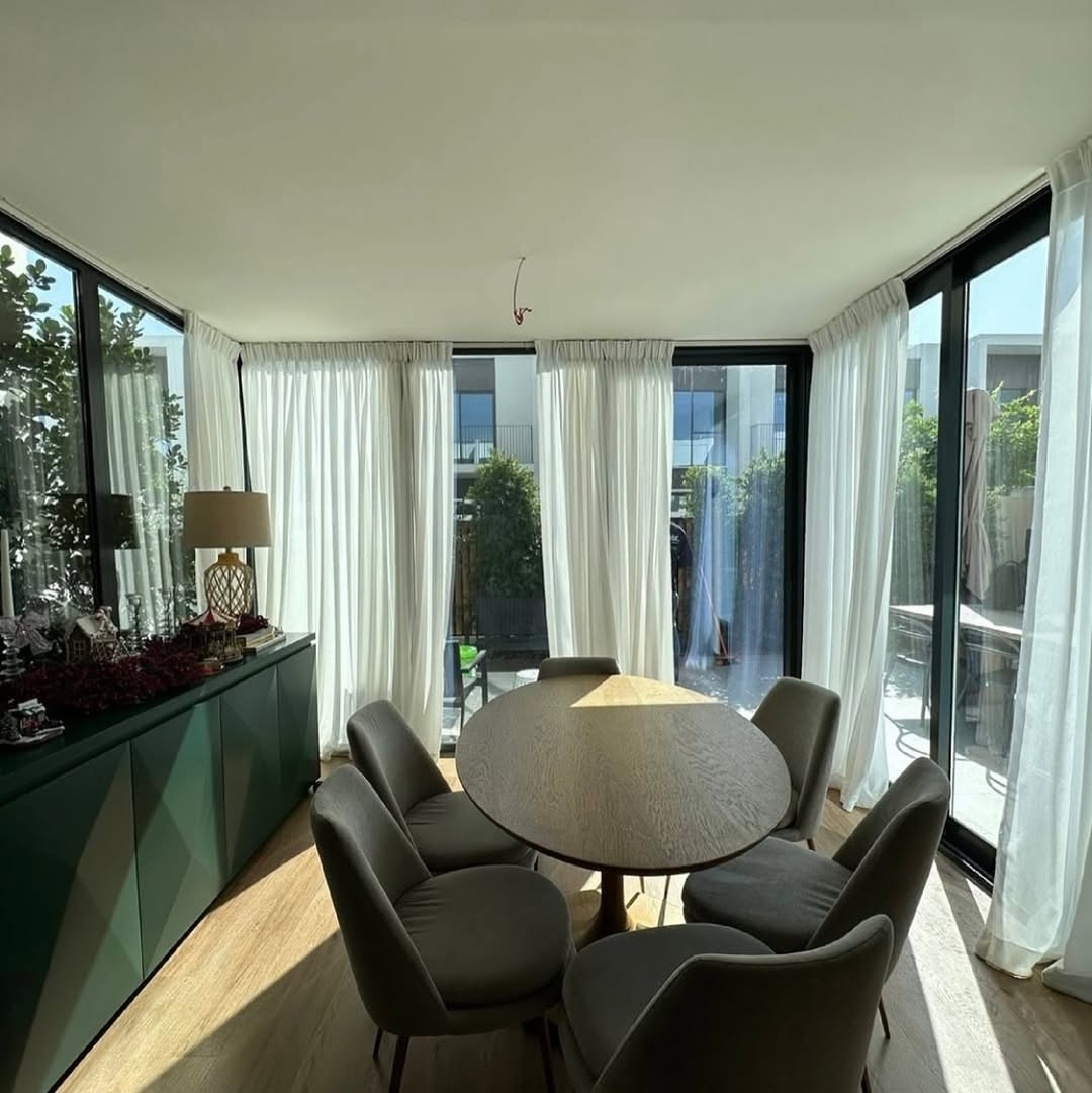 Soundproof Glass Room Partition Dubai Meeting Room